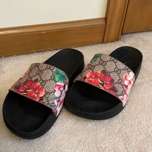 Slides. Slight tear left foot. Not noticeable. Posted in pic. Size 6 1/2